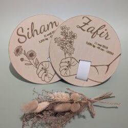 Porte-bracelet de naissance : un souvenir gravé dans le bois et dans le cœur