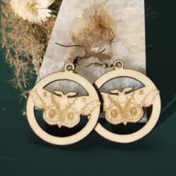 Bijoux poétiques en bois