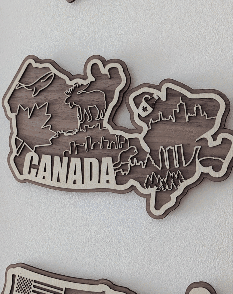Carte du Canada en bois – création artisanale poétique à Lille