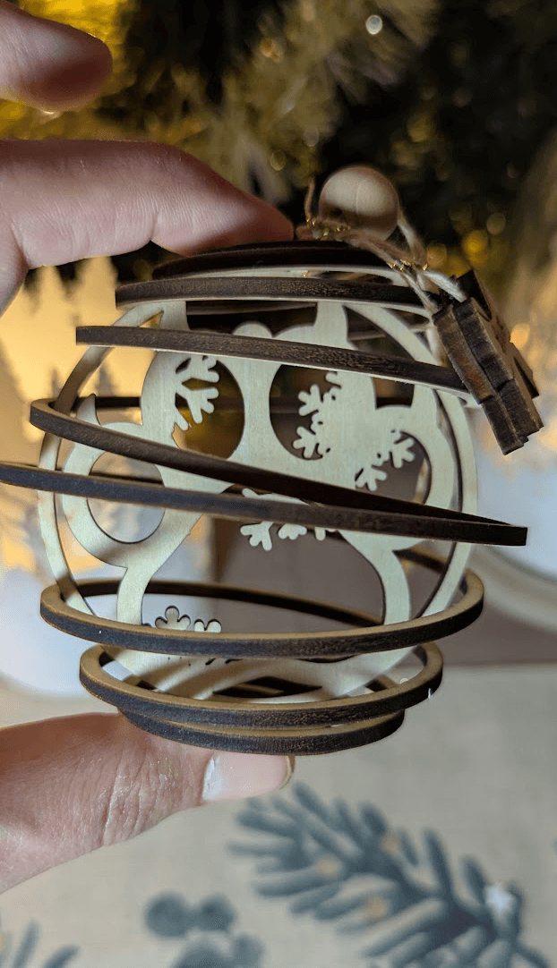 Boule de Noël en bois personnalisée : Chien ou Chat