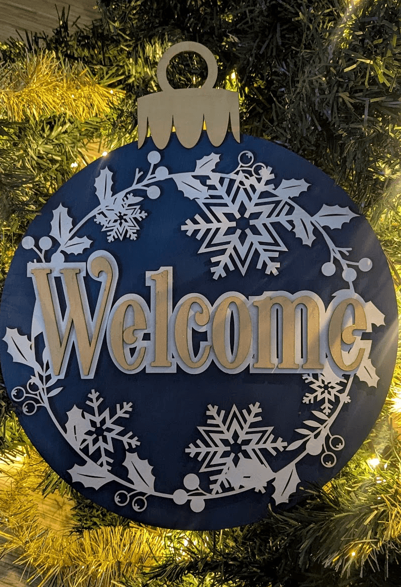 Couronne de porte Welcome en bois peint : Décoration de Noël